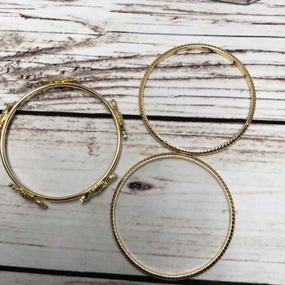 NWT Mudpie Gold Seahorse Bangle Bracelet Set - Picture 4 of 6